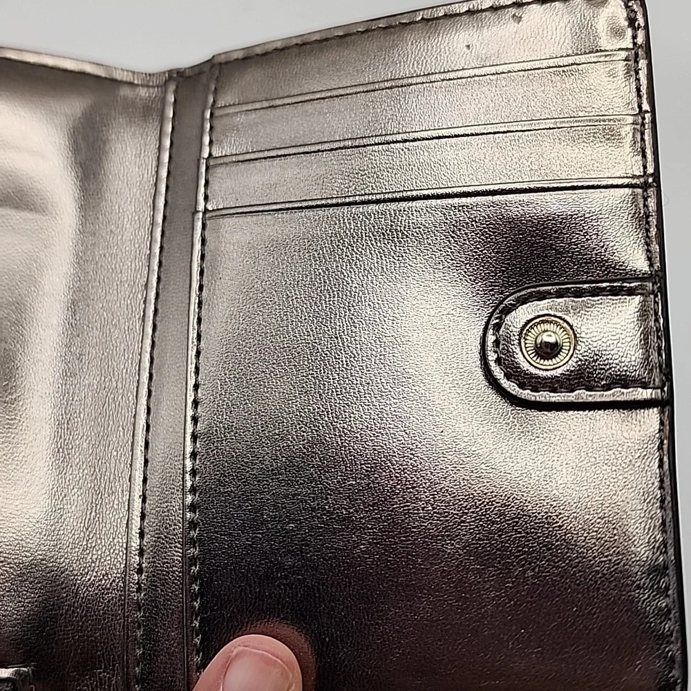 Kate Spade Metallic Black/Silver Wallet‎